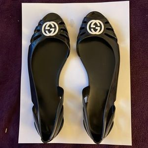 Preowned black authentic Gucci jelly like sandals, size 36 womens